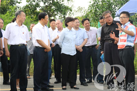全国人大常委会执法检查组到南宁检查农村生zd圑֤理情?/></a> <a href=